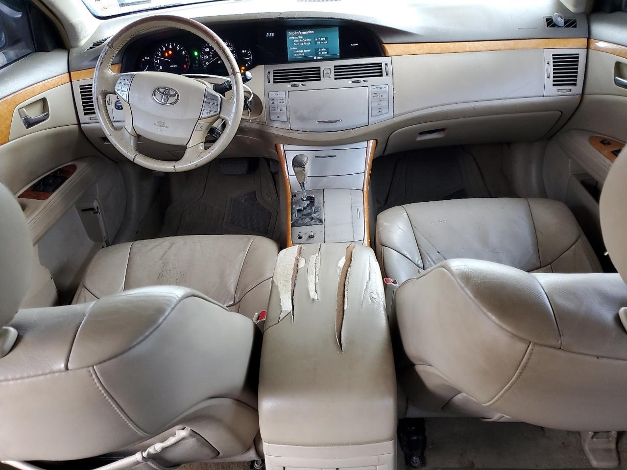 2005 Toyota Avalon - Image 8