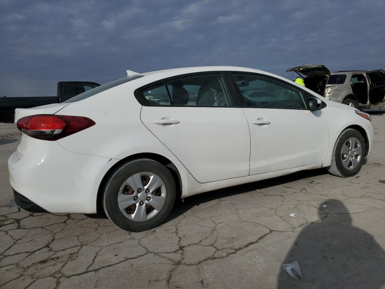 VIN 3KPFK4A70HE069765 2017 KIA FORTE no.3