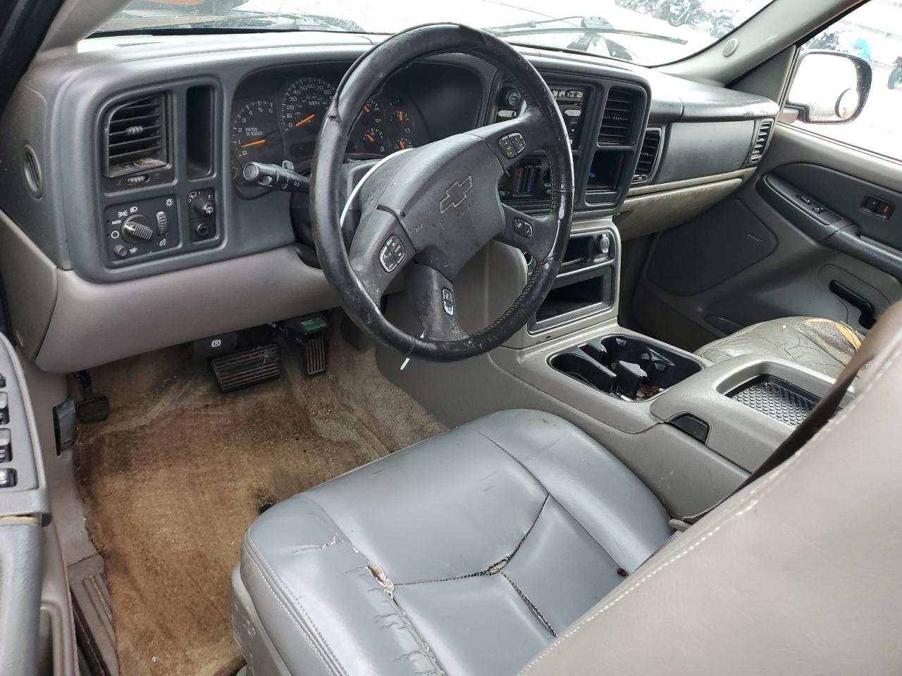 2003 Chevrolet Suburban - Image 8