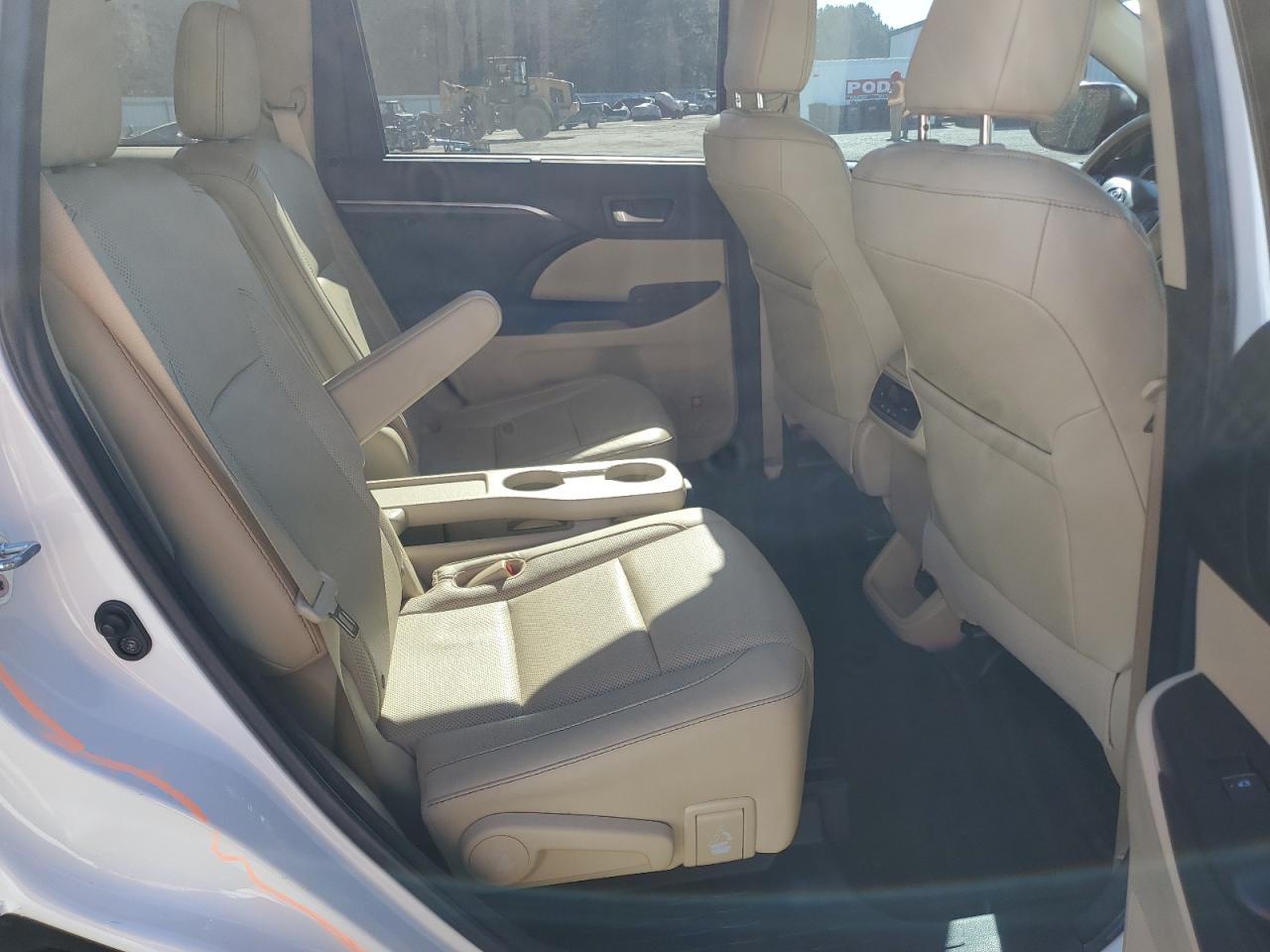 2016 Toyota Highlander - Image 11