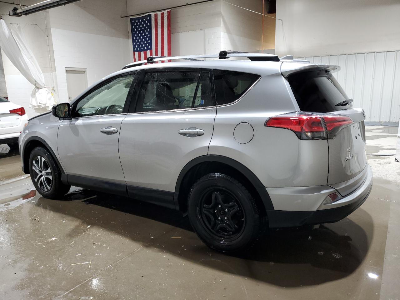 2018 Toyota RAV 4 - Image 2