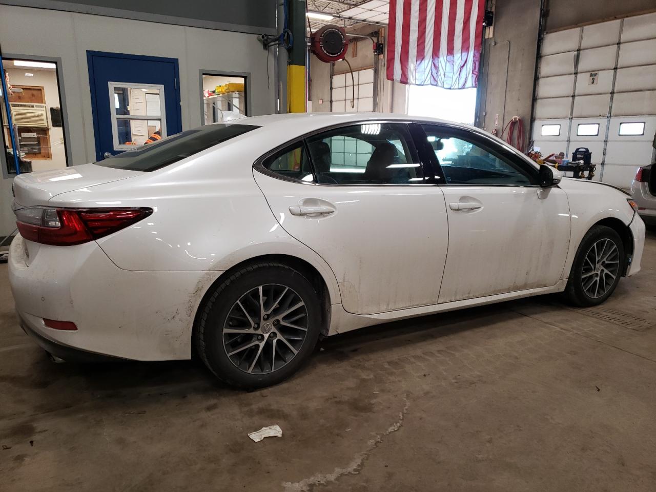 2016 Lexus ES - Image 3