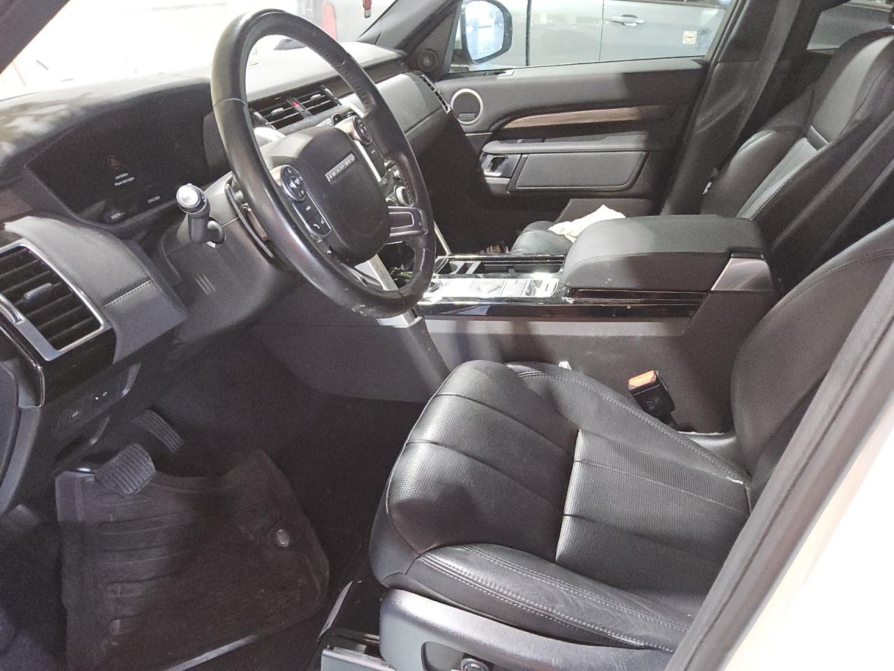 2018 Land Rover Discovery - Image 5