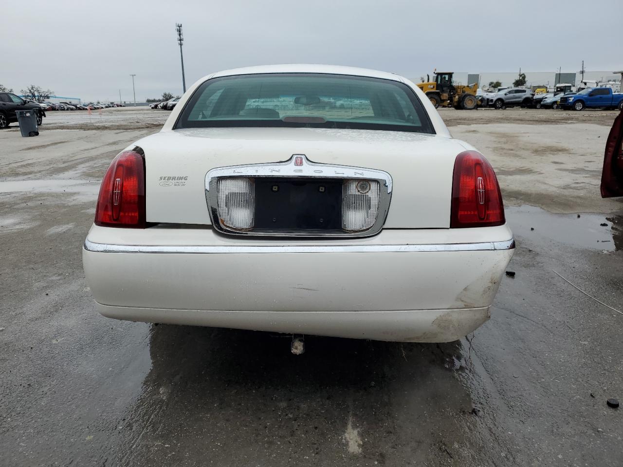 2002 Lincoln Town Car - Image 6