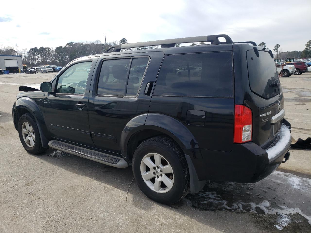 2011 Nissan Pathfinder - Image 2