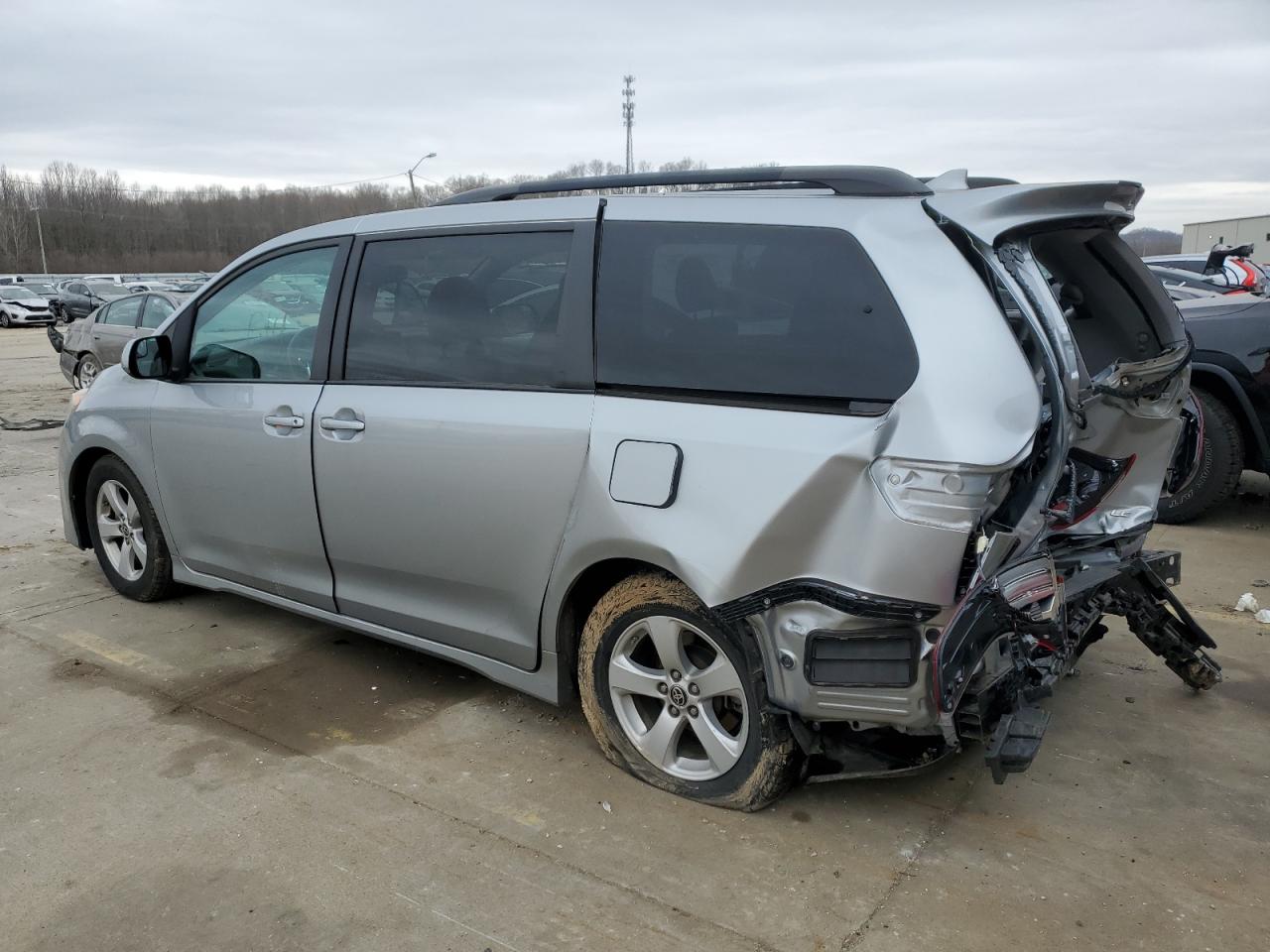 2020 Toyota Sienna - Image 2