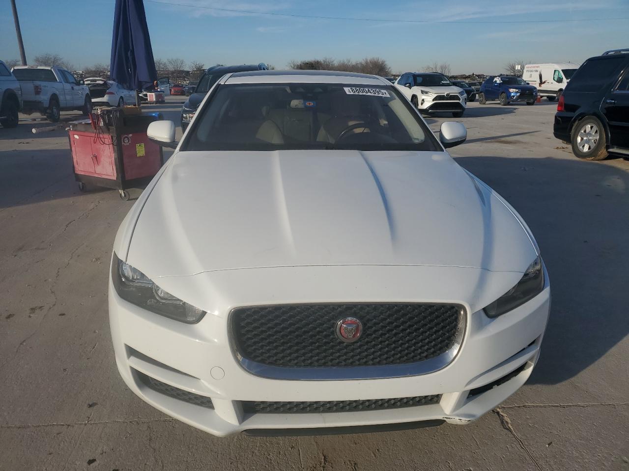 VIN SAJAR4FX6JCP24055 2018 JAGUAR XE no.5