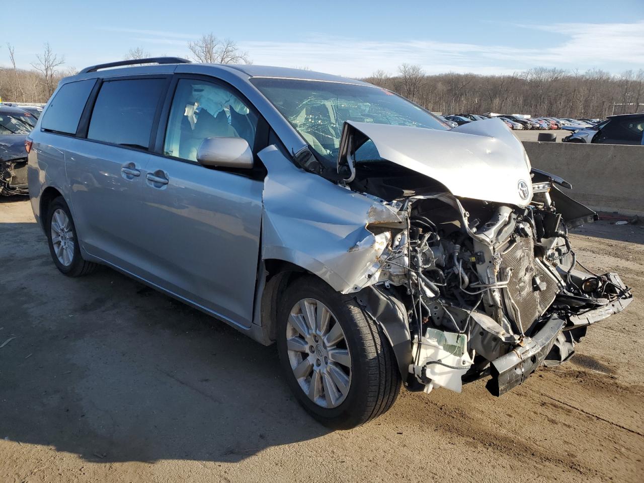 2015 Toyota Sienna - Image 4