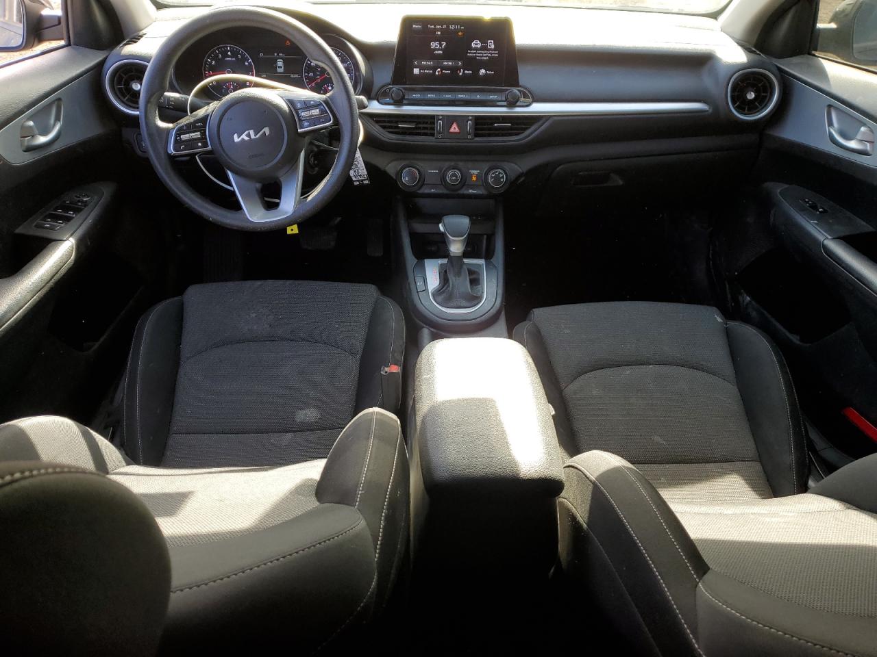 2023 Kia Forte - Image 8