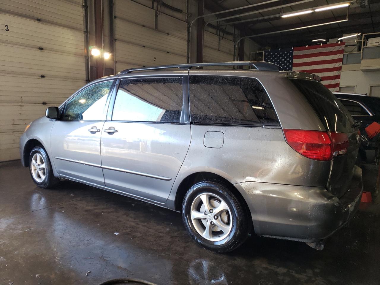 2005 Toyota Sienna - Image 2