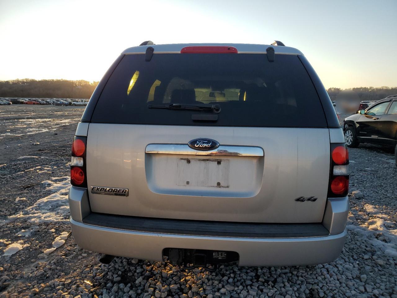 2010 Ford Explorer - Image 6