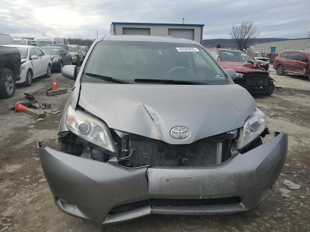 2012 Toyota Sienna - Image 5
