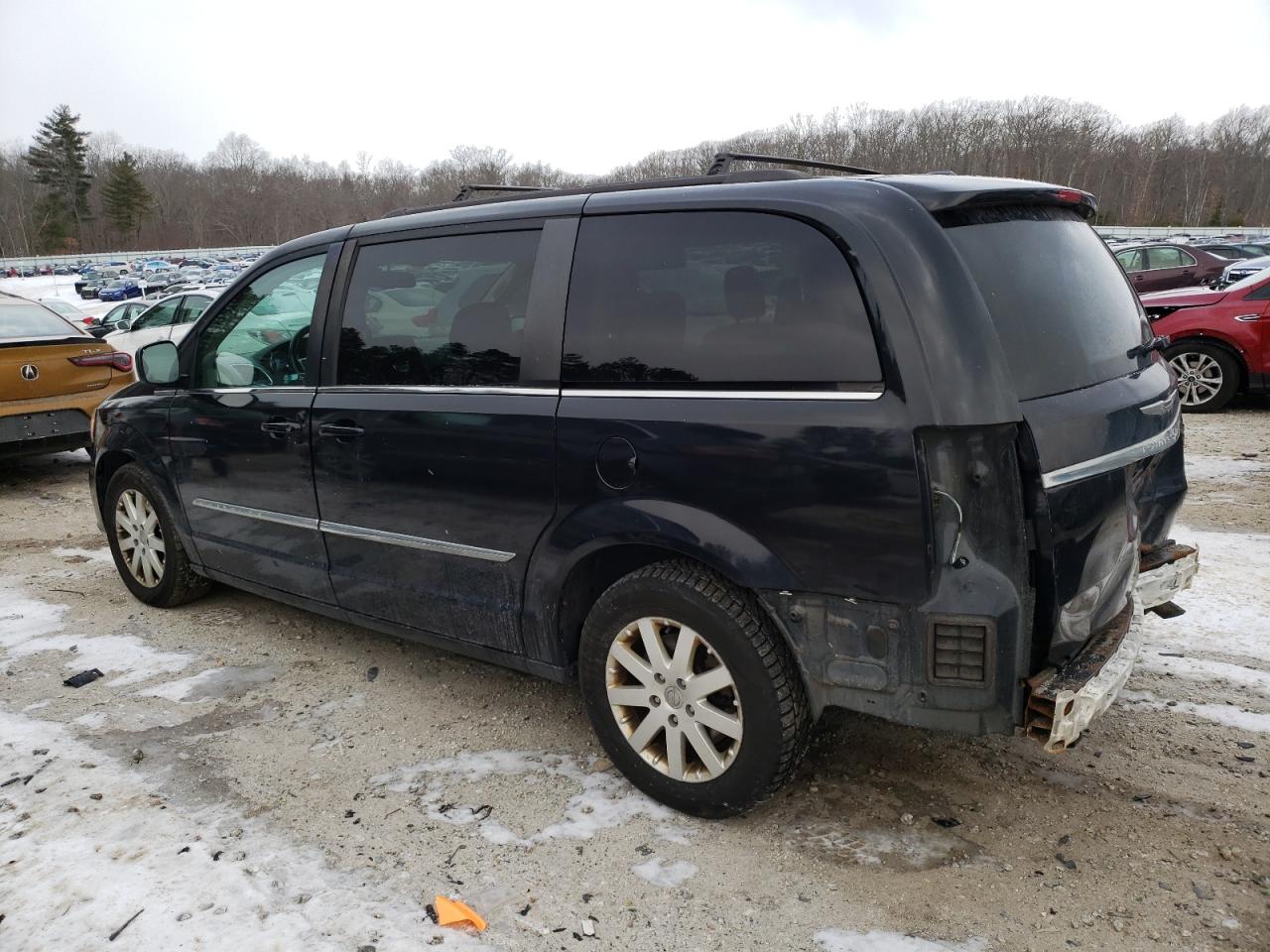 2015 Chrysler Town & Country - Image 2