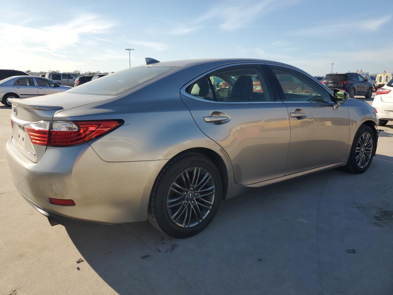 2015 Lexus ES - Image 3