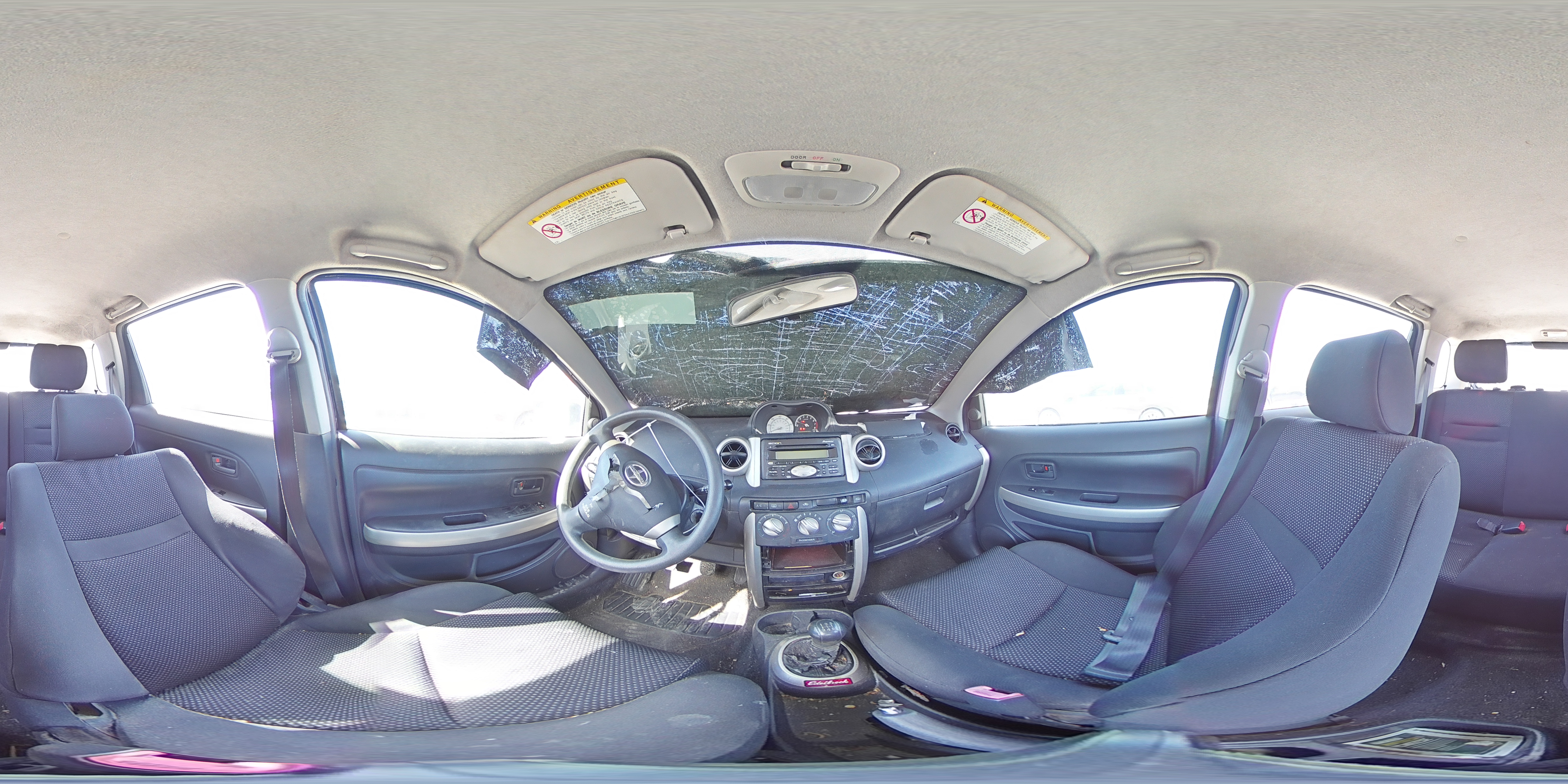 2005 Toyota xA - Image 13