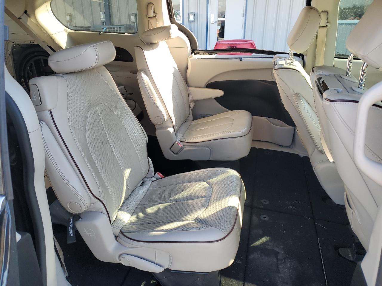 2018 Chrysler Pacifica - Image 11