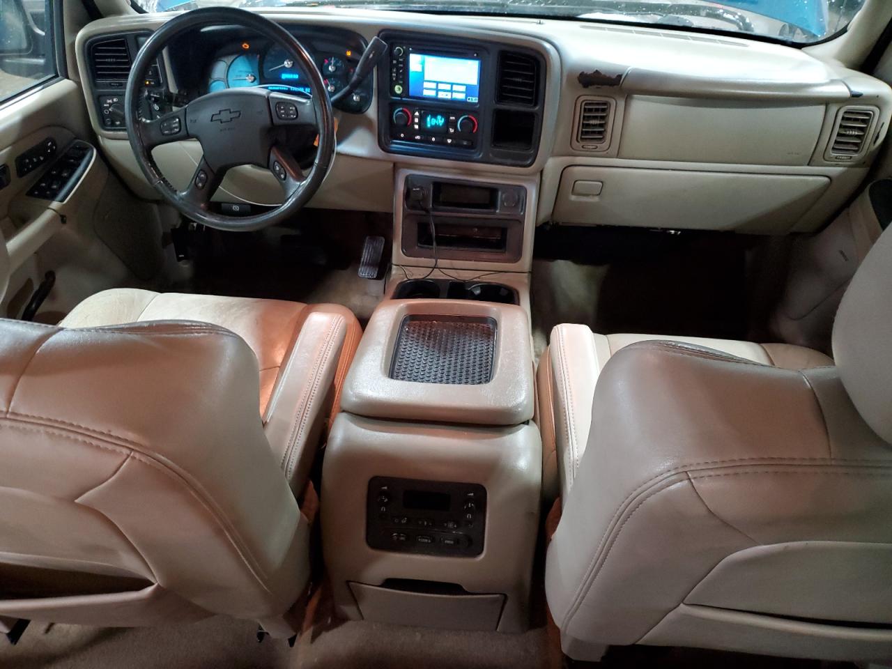 2005 Chevrolet Suburban - Image 8