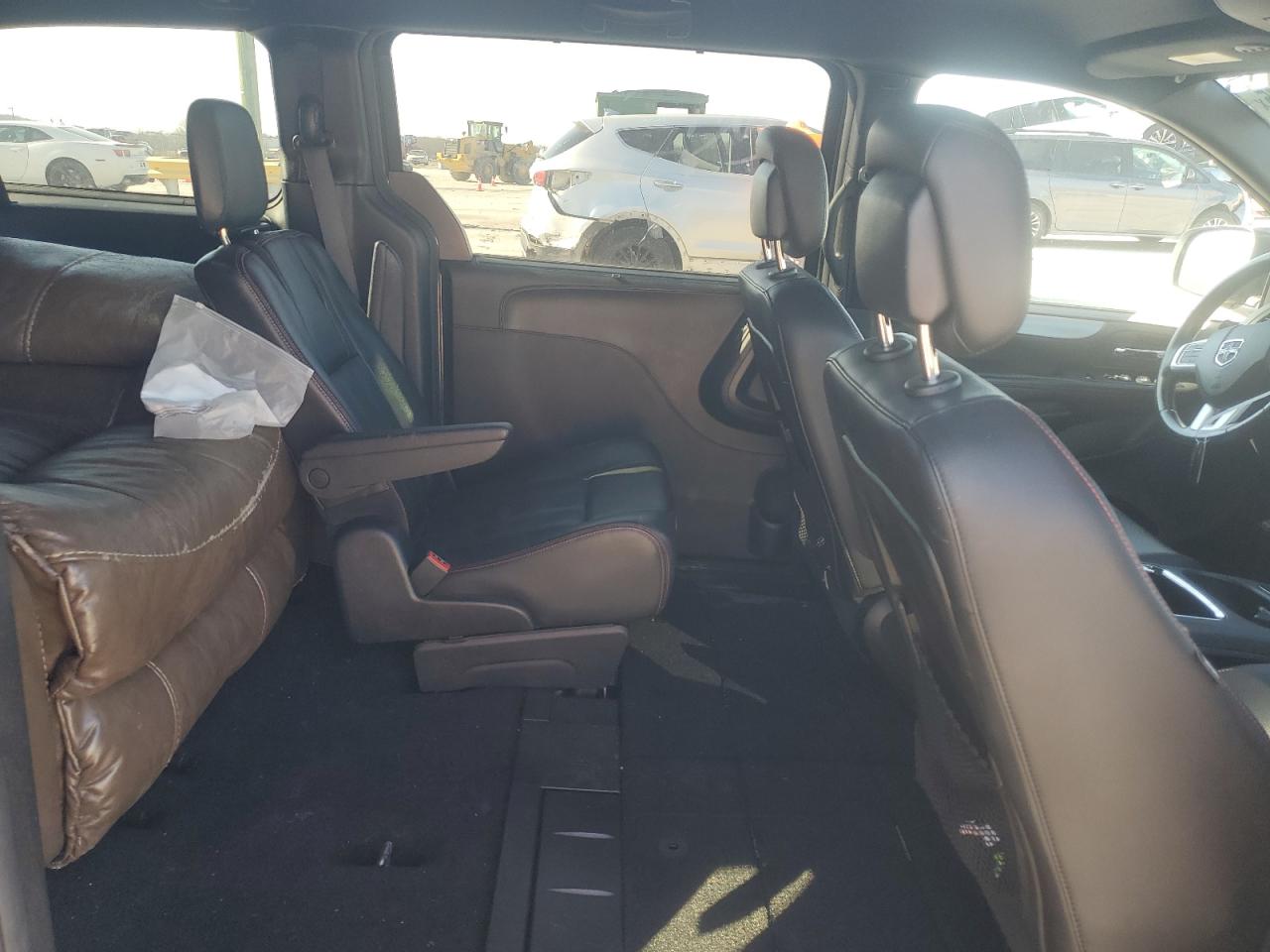 2019 Dodge Caravan - Image 11