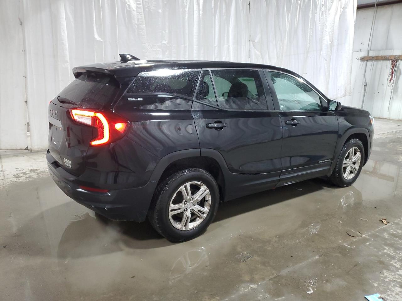 2022 GMC Terrain - Image 3