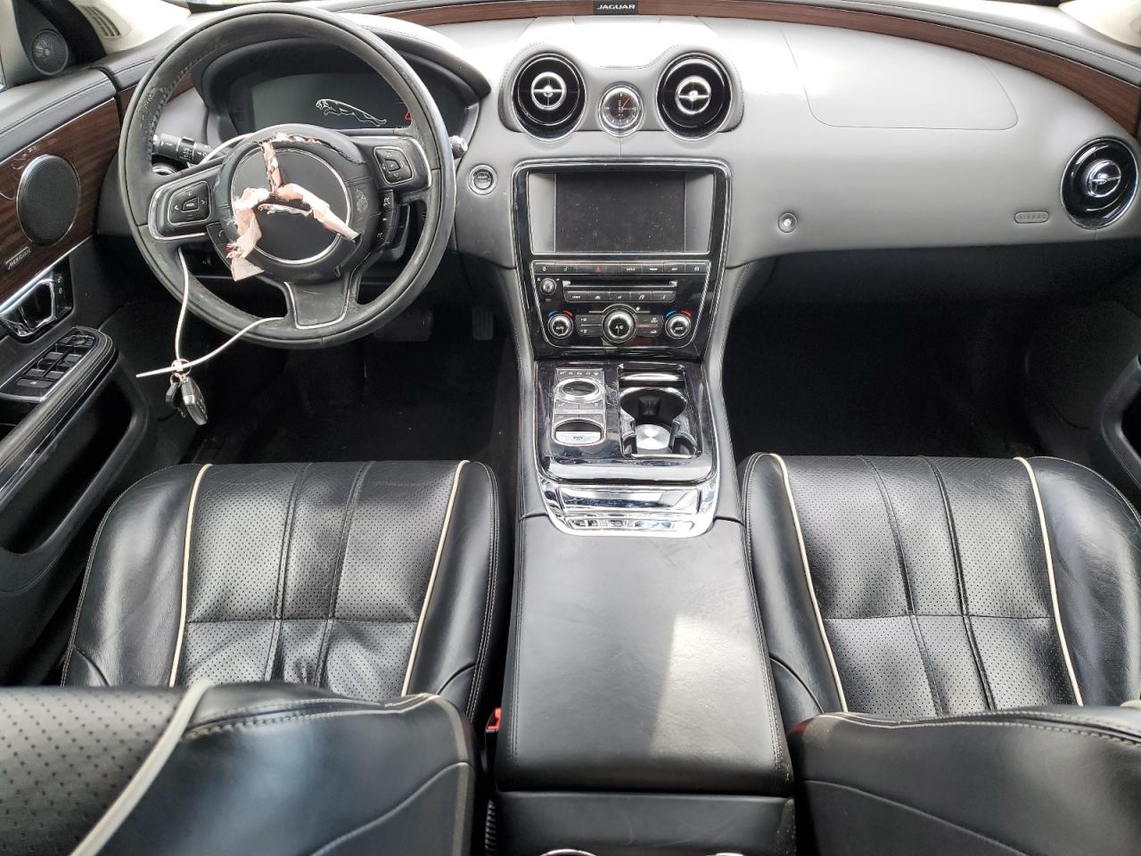 2015 Jaguar XJ - Image 8