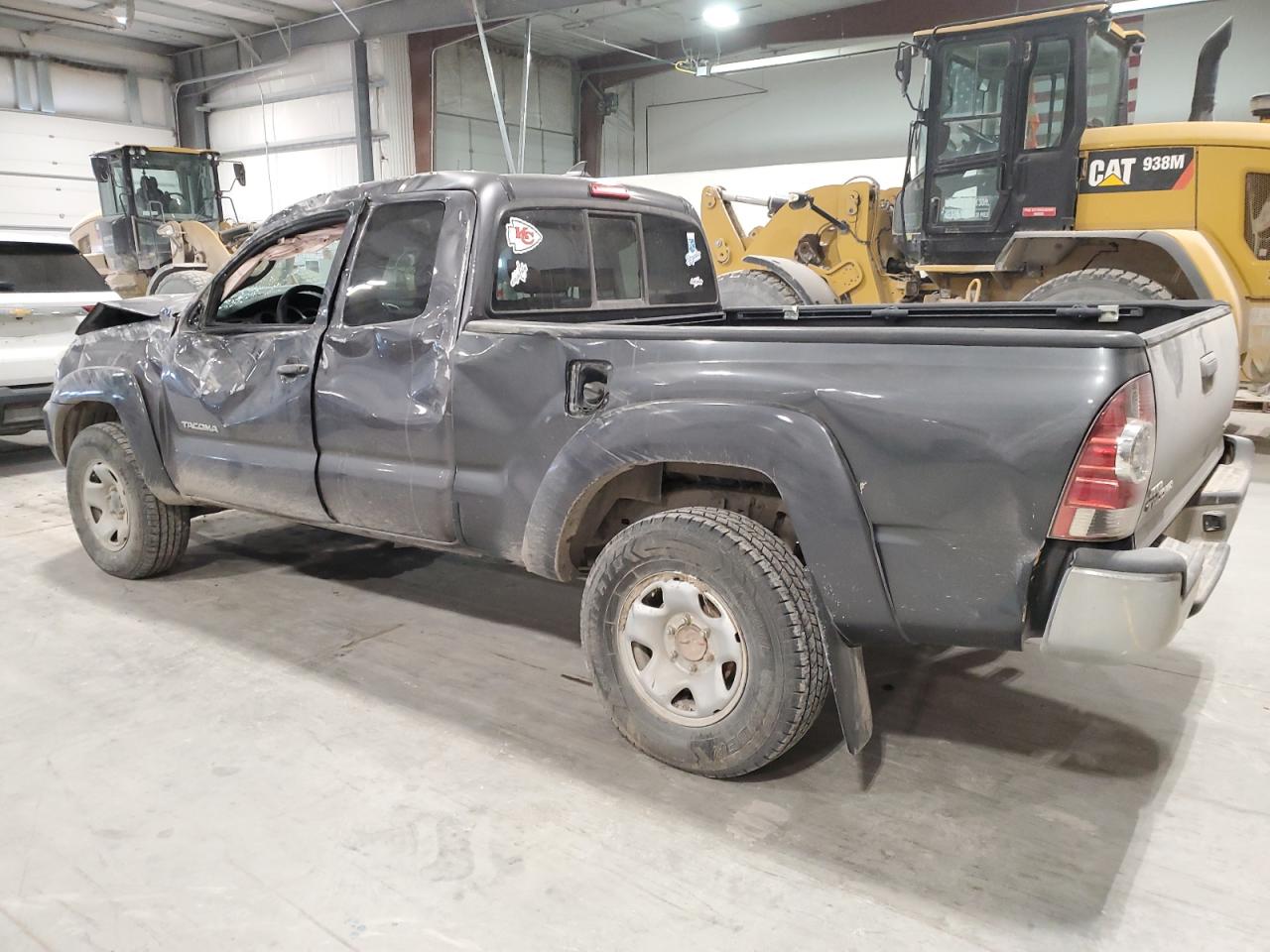 2015 Toyota Tacoma - Image 2