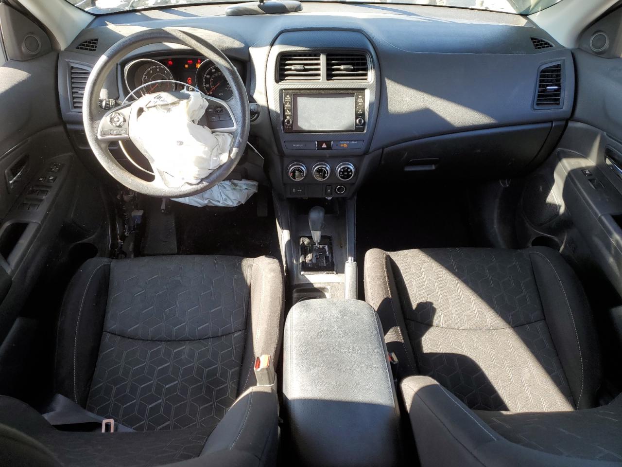 2020 Mitsubishi Outlander - Image 8