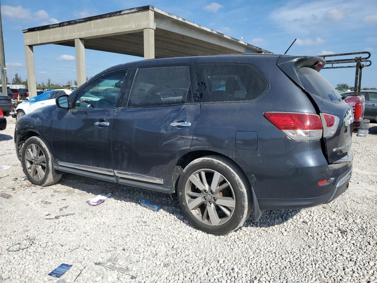 2014 Nissan Pathfinder - Image 2