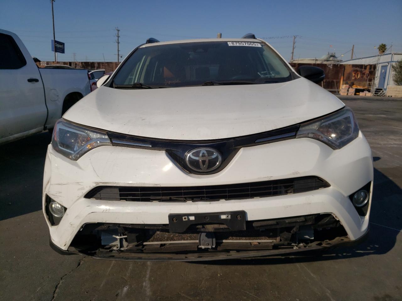 VIN JTMRFREV0HJ708947 2017 TOYOTA RAV4 no.5