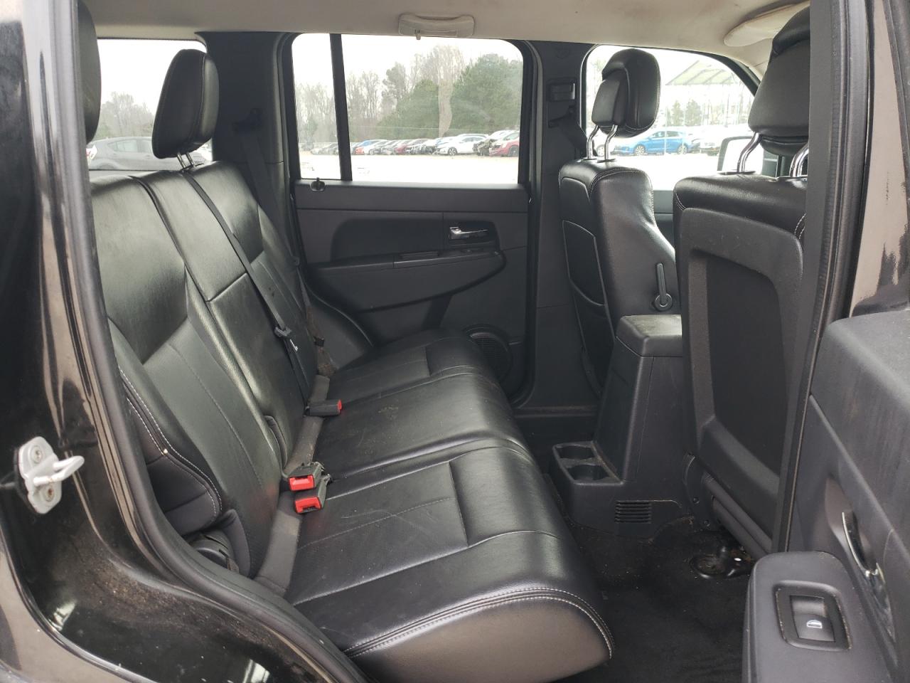 2012 Jeep Liberty (North America) - Image 11