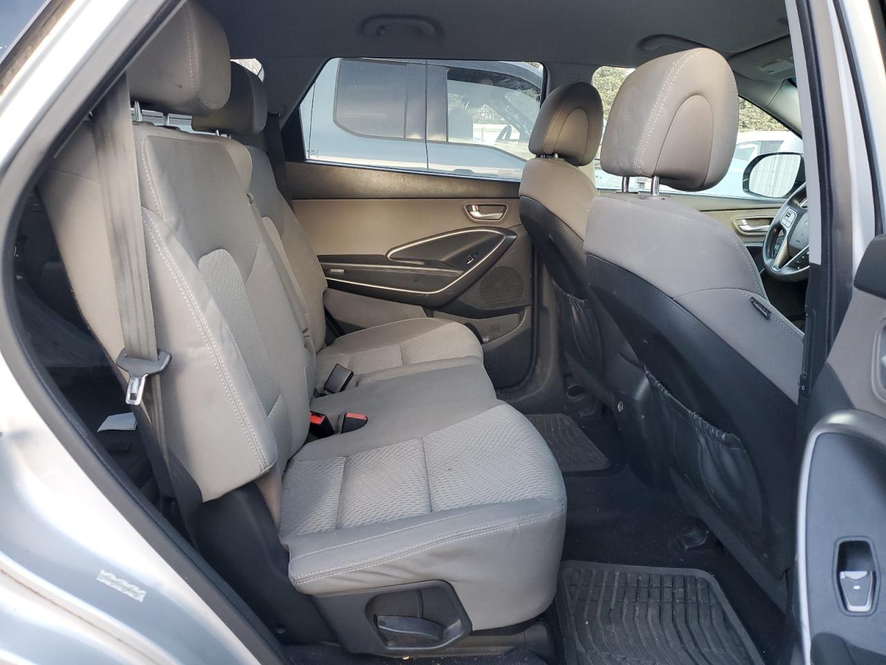 2015 Hyundai Santa Fe - Image 11