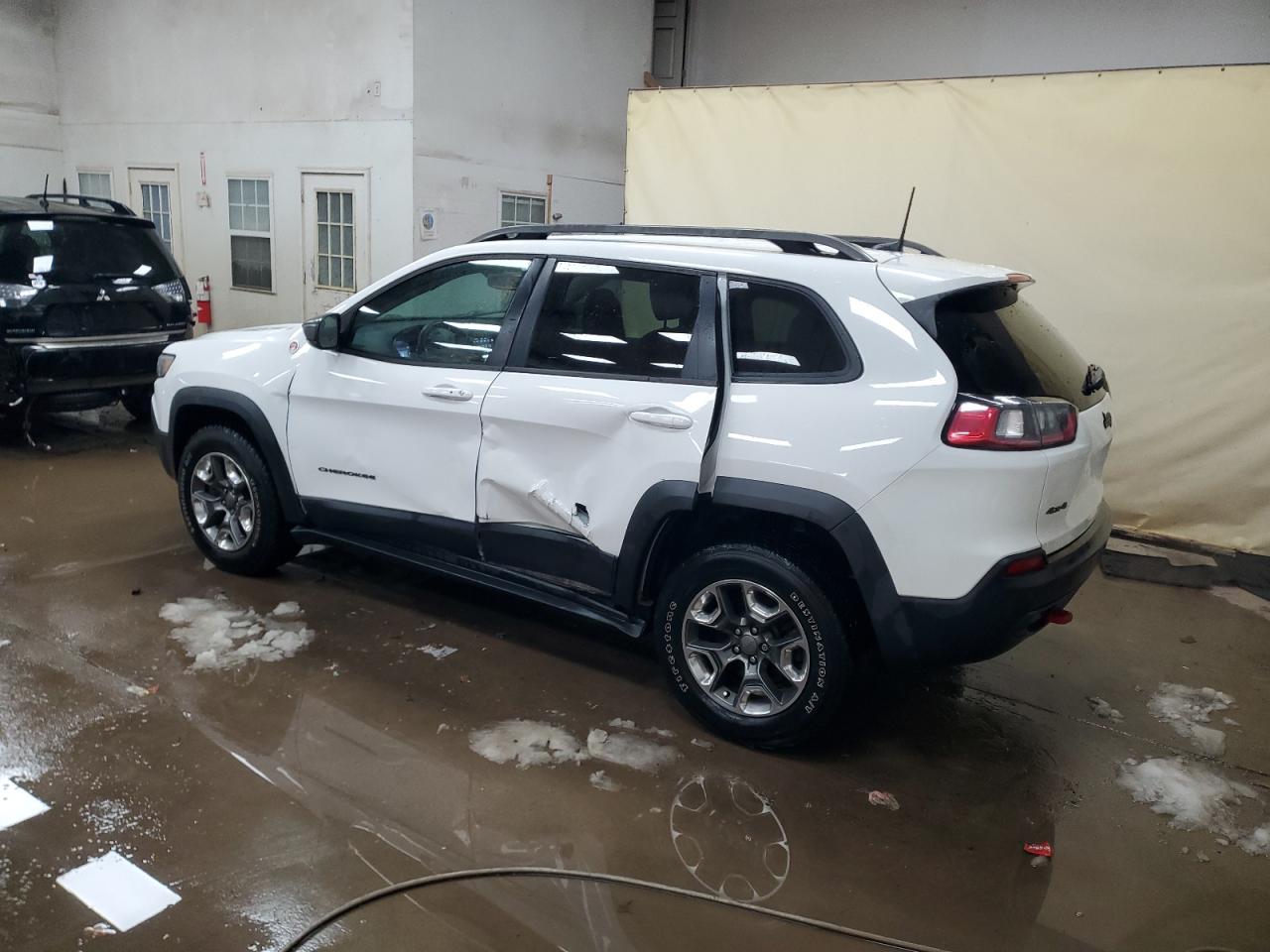 2019 Jeep Cherokee - Image 2