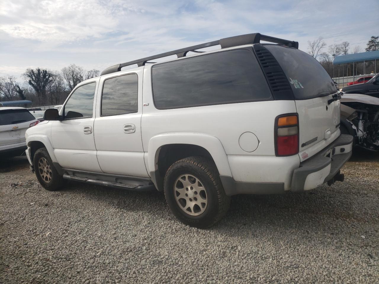 2005 Chevrolet Suburban - Image 2