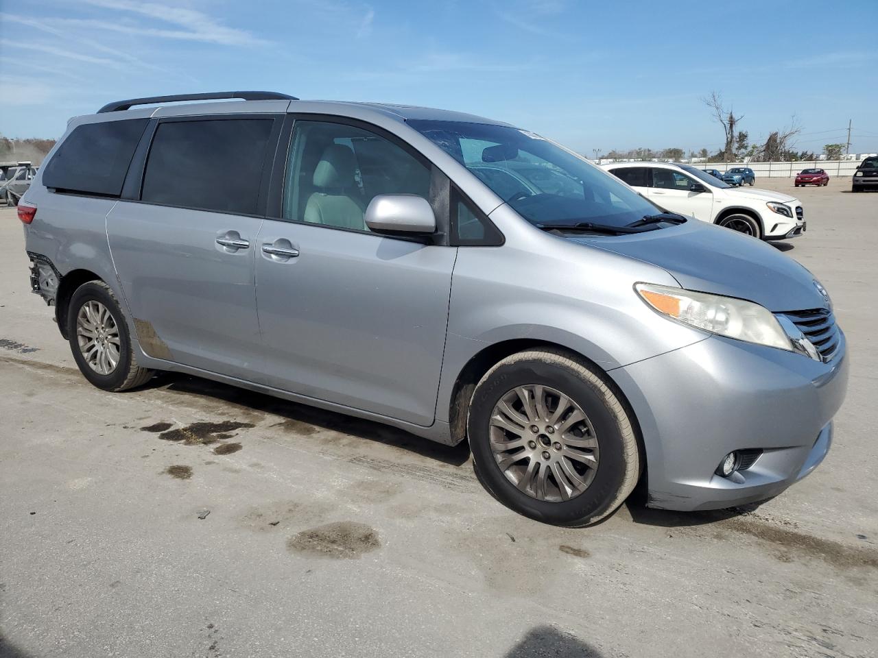 2016 Toyota Sienna - Image 4