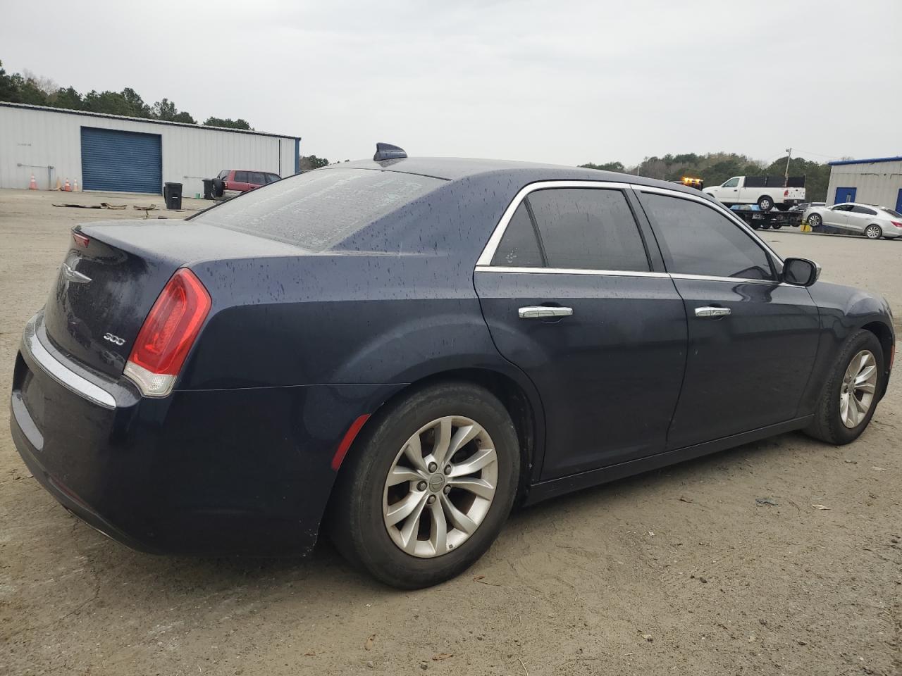 VIN 2C3CCAAG5FH930359 2015 CHRYSLER 300 no.3