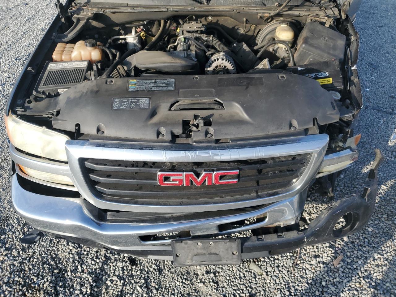 2005 GMC Sierra - Image 13