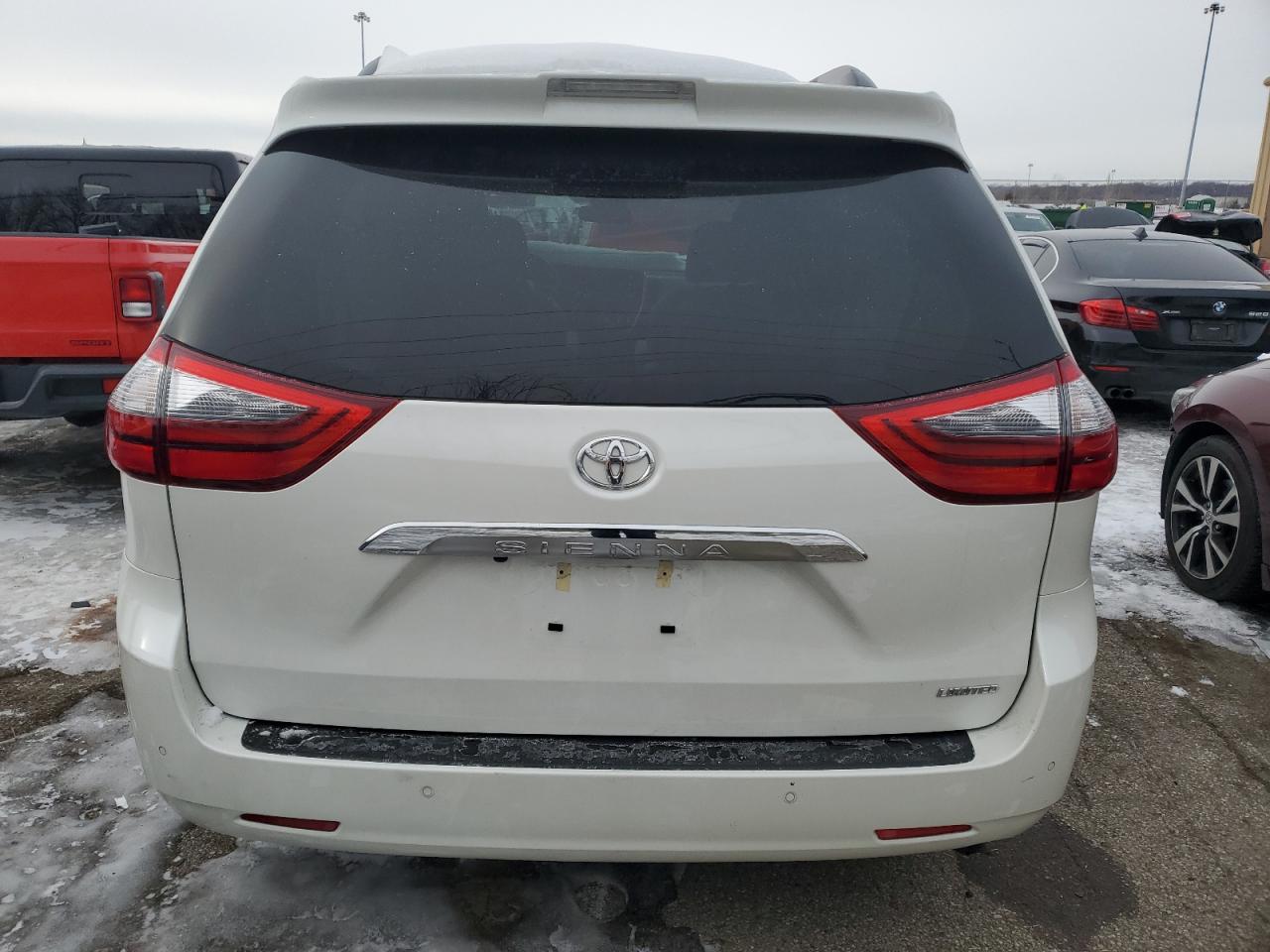 2020 Toyota Sienna - Image 6