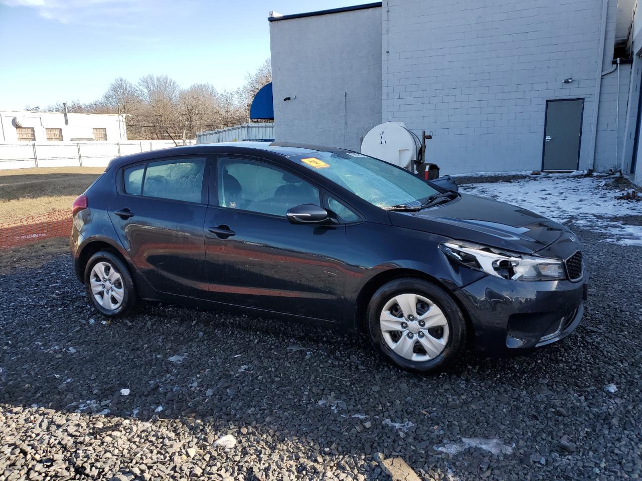 2017 Kia Forte - Image 4