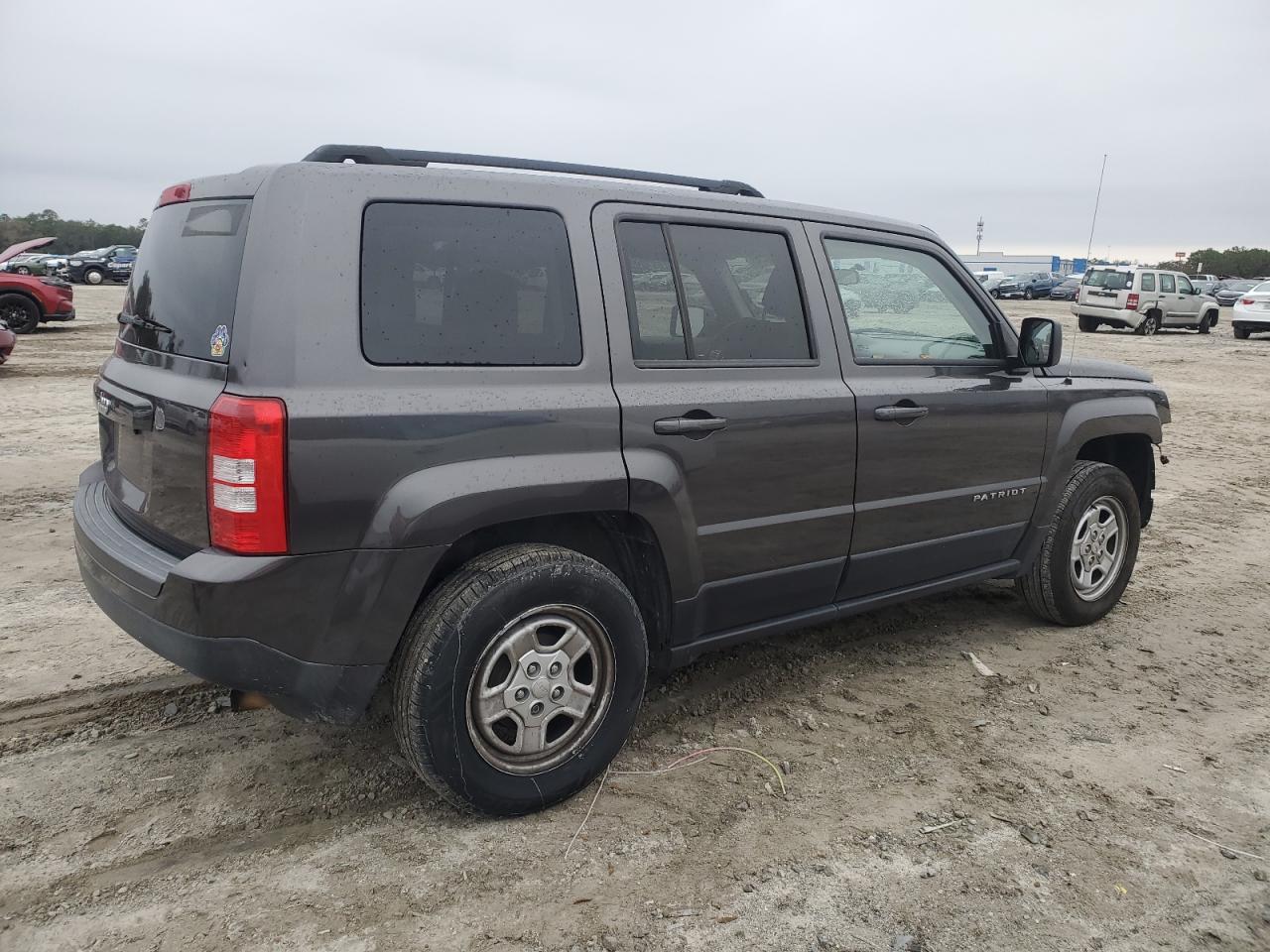 2015 Jeep Liberty (Patriot) - Image 3