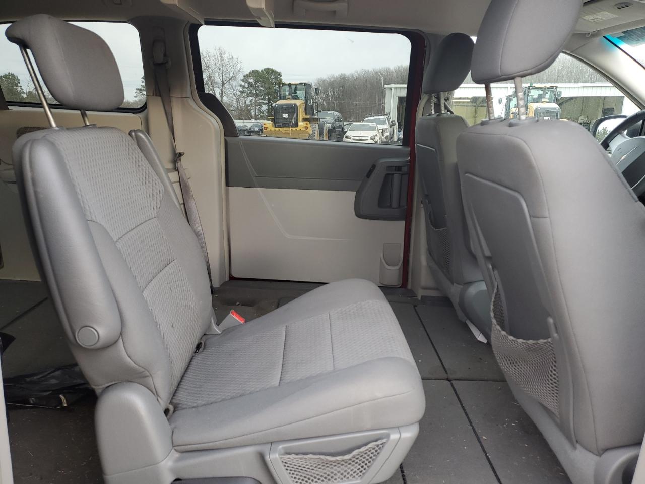 2009 Chrysler Town & Country - Image 11
