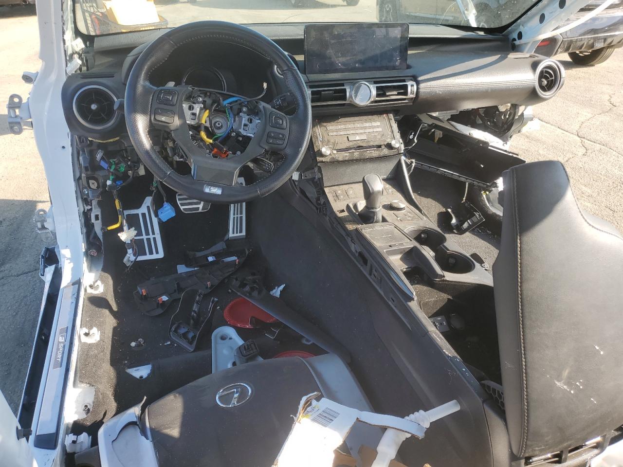 2022 Lexus IS - Image 8