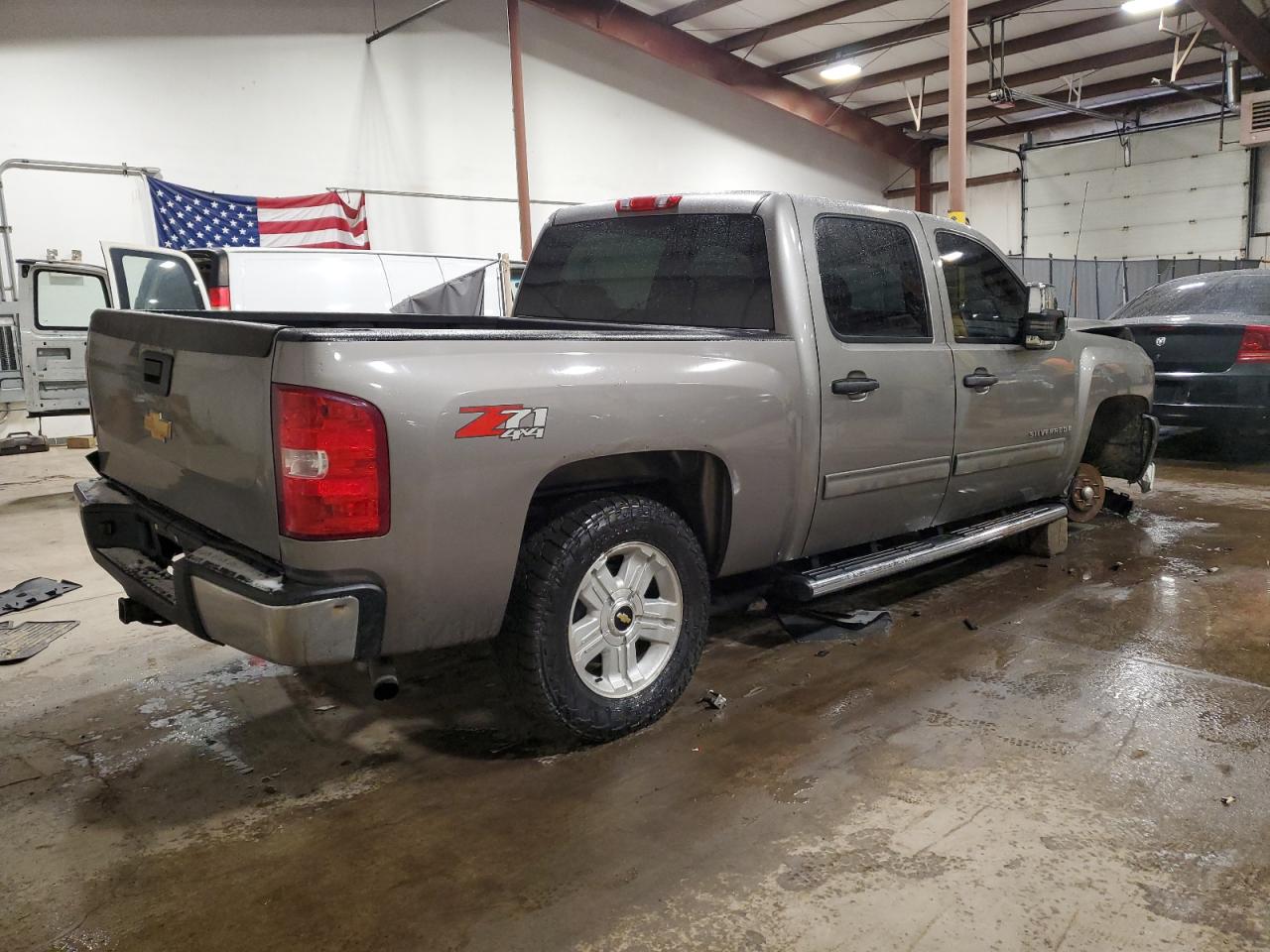 2009 Chevrolet Silverado - Image 3