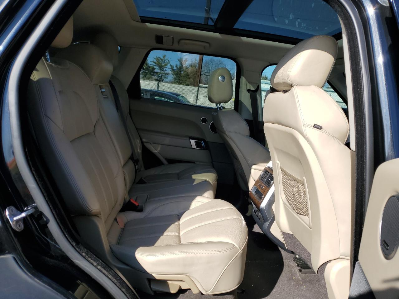 2016 Land Rover Range Rover - Image 11
