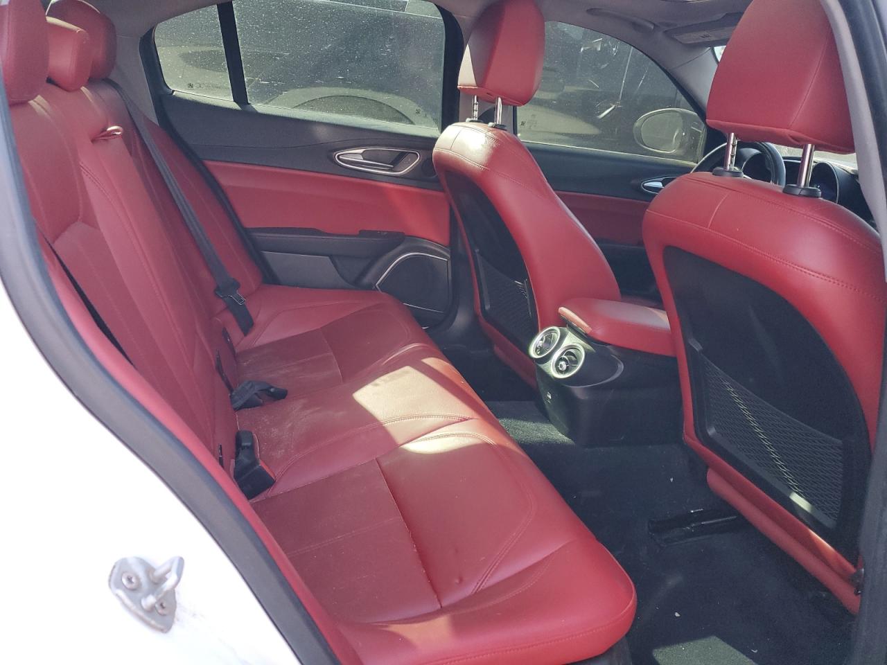 2021 Alfa Romeo Giulia - Image 10