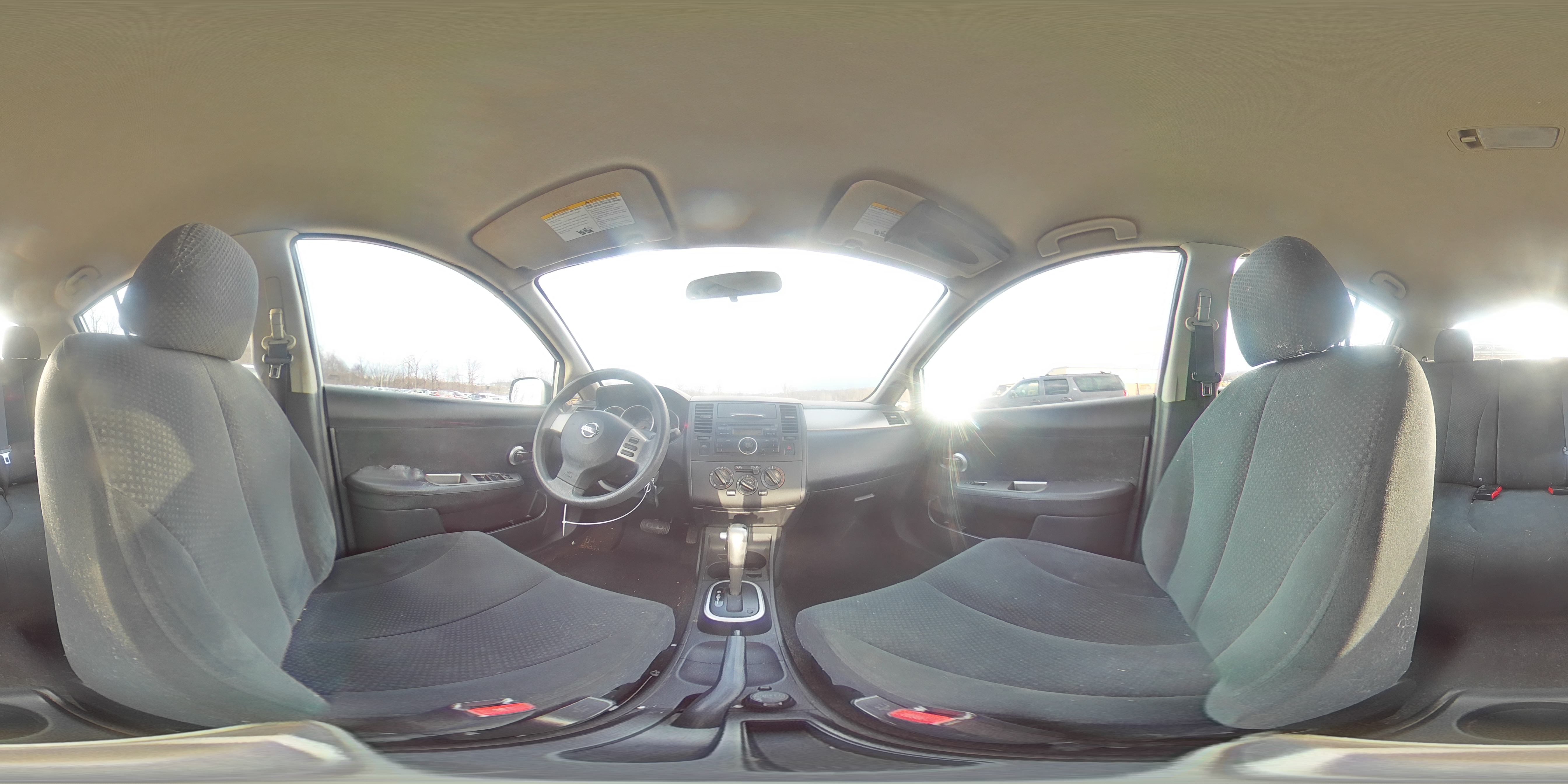 2011 Nissan Versa - Image 12