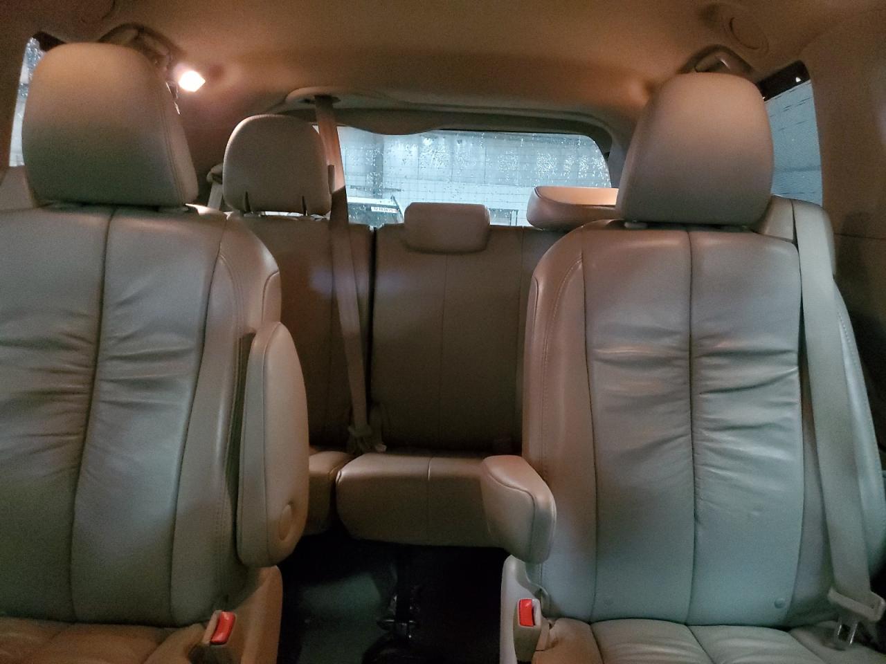 2011 Toyota Sienna - Image 10