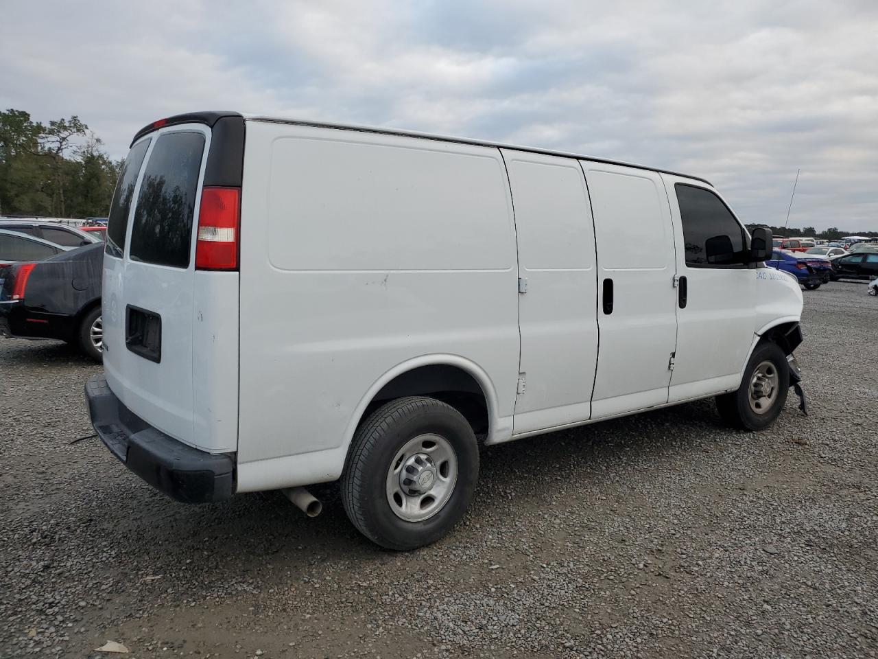 VIN 1GCWGAFP7J1188883 2018 CHEVROLET EXPRESS no.3