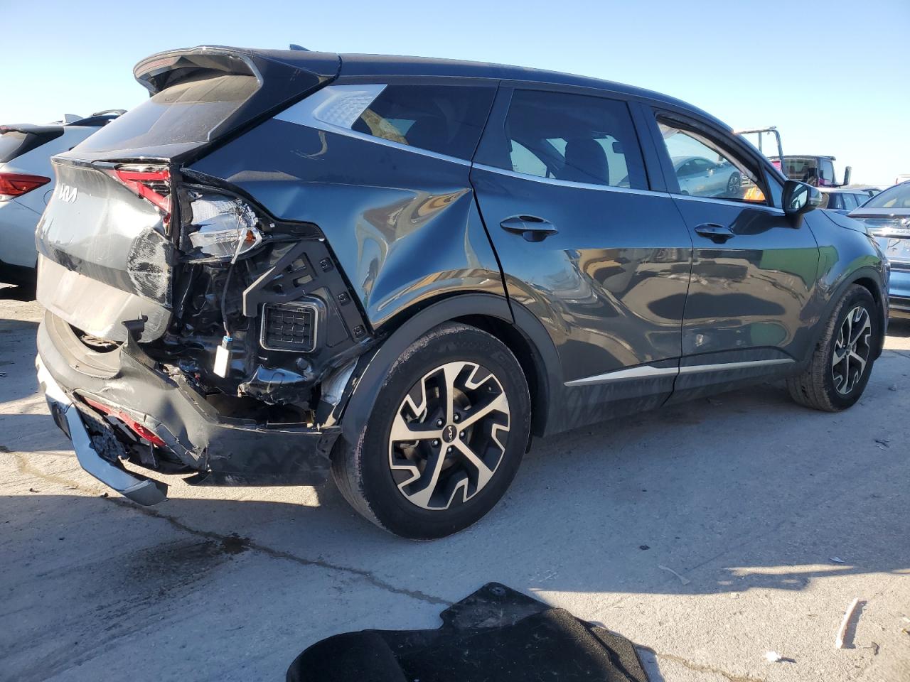 2023 Kia Sportage - Image 3