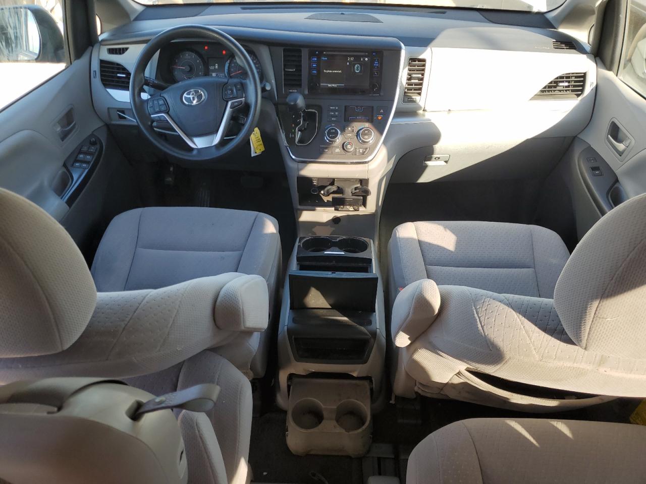 2015 Toyota Sienna - Image 8