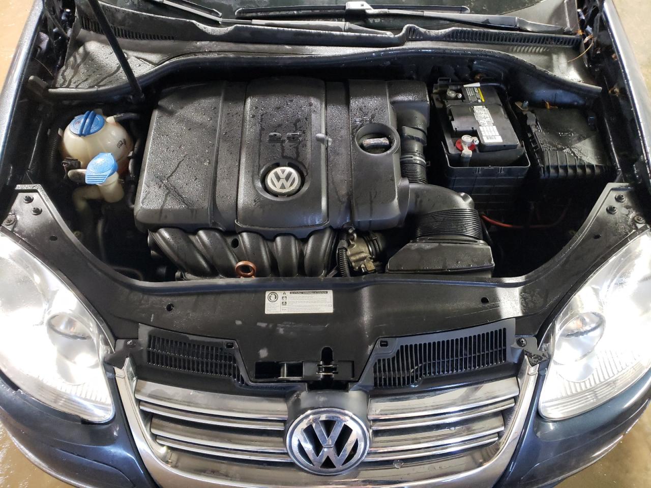 2010 Volkswagen Jetta - Image 11