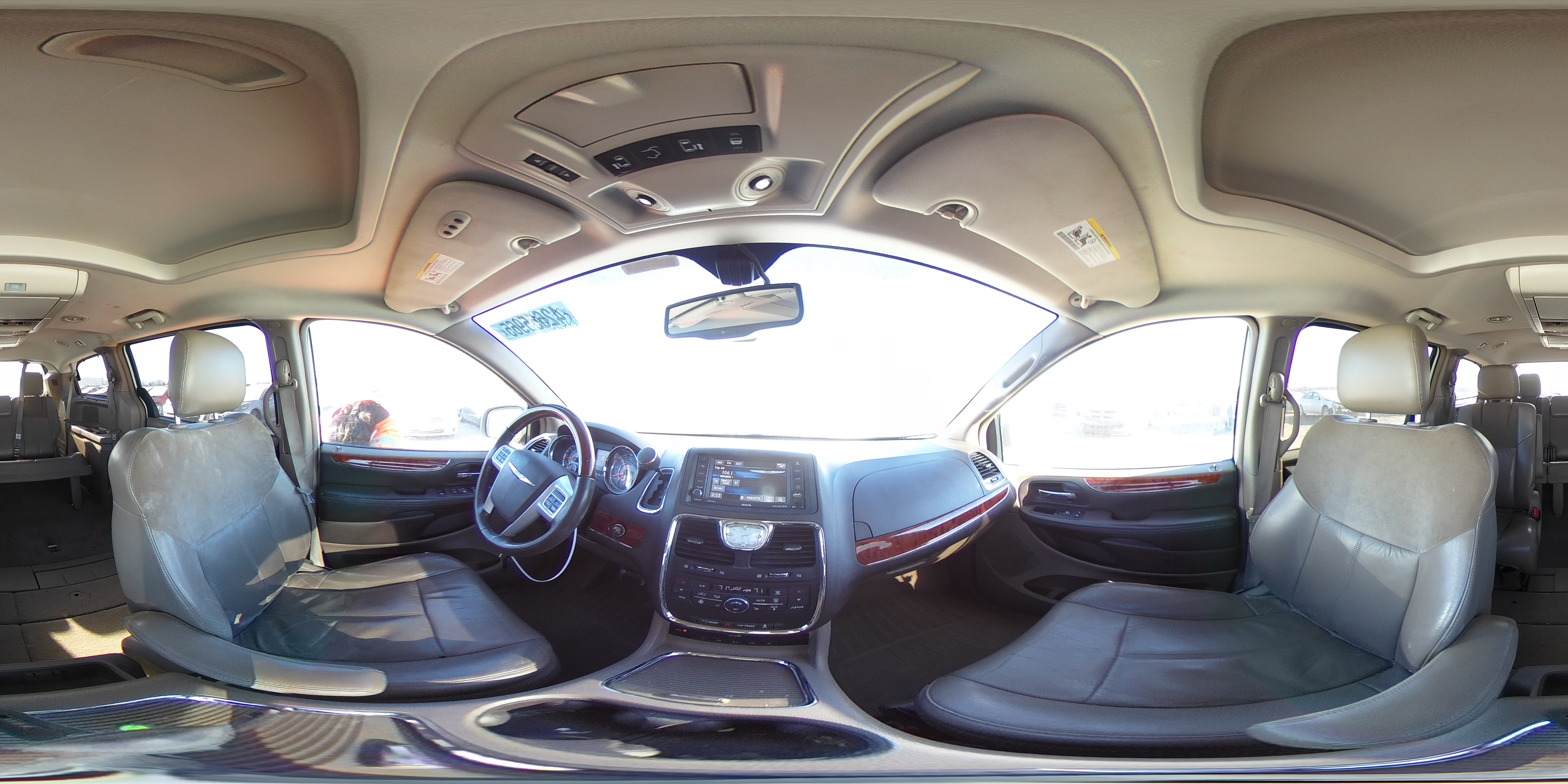 2015 Chrysler Town & Country - Image 14